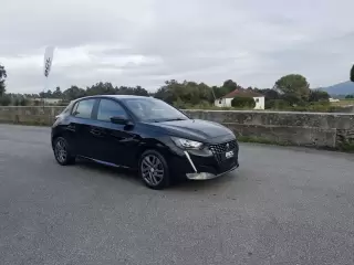Peugeot 208 BlueHDi 100 Active — fotografia 1