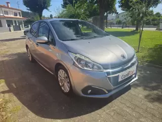 Peugeot 208 1.5 BlueHDi Signature — fotografia 1