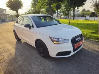 Audi A1 Sportback 1.2 TFSi Admired — fotografia 1