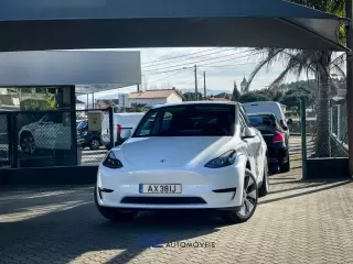 Tesla Model Y Tração Traseira — fotografia 1