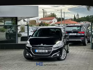 Peugeot 208 1.5 BlueHDi Signature — fotografia 1