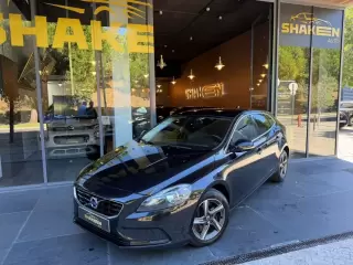 Volvo V40 D4 Summum — fotografia 1