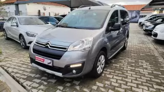 Citroën Berlingo Multispace PureTech Shine — fotografia 1