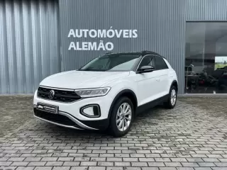 VW T-Roc 1.0 TSI Urban — fotografia 1