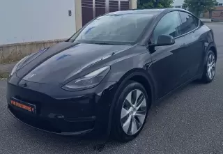 Tesla Model Y Longe Range Dual Motor — fotografia 1