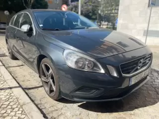 Volvo V60 1.6 D2 Drive R-Design Start/Stop — fotografia 1