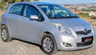 Toyota Yaris 1.0 VVT-i Comfort — fotografia 1