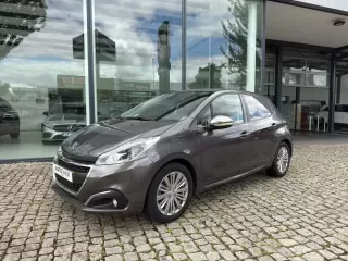 Peugeot 208 1.2 PureTech Signature — fotografia 1