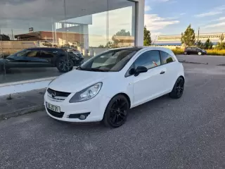 Opel Corsa 1.2 Black Edition — fotografia 1