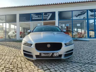 Jaguar XE 2.0 D R-Dynamic S — fotografia 1