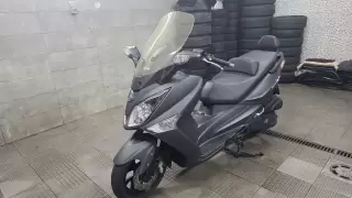Sym GTS 300 i — fotografia 1