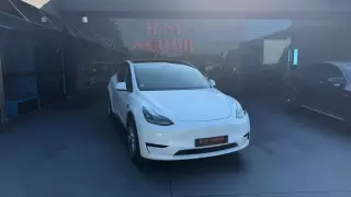 Tesla Model Y RWD — fotografia 1
