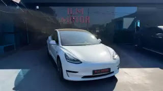Tesla Model 3 Standard Range Plus RWD — fotografia 1