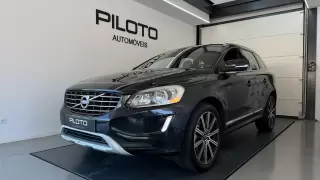 Volvo XC 60 2.0 D4 Momentum — fotografia 1