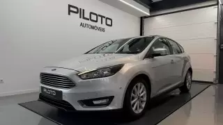 Ford Focus 1.0 EcoBoost Titanium — fotografia 1