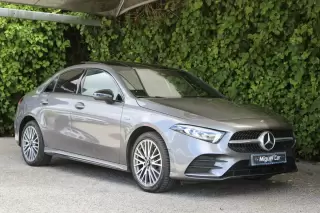 Mercedes-Benz A 250 Limousine e AMG Line — fotografia 1