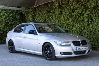 BMW 320 i Navigation — fotografia 1