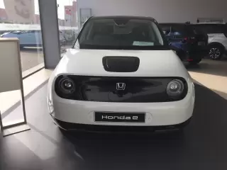 Honda e Standard — fotografia 1