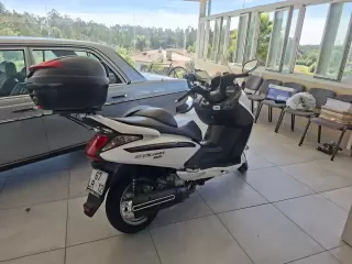 Sym GTS 300 — fotografia 1