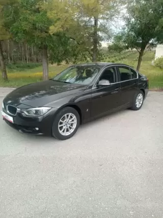 BMW 330e HIBRIDO — fotografia 1