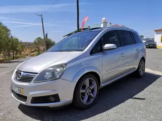 Opel Zafira 1.9 CDTI — fotografia 1