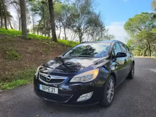 Opel Astra Sports Tourer 1.7 CDTi — fotografia 1