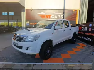 Toyota Hilux 2.5 D-4D 4WD CD CM AC+PM — fotografia 1