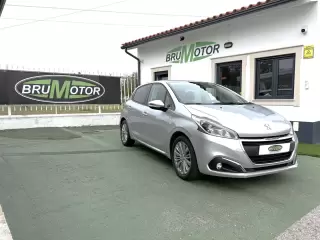 Peugeot 208 1.2 STYLE — fotografia 1