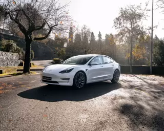 Tesla Model 3 Performance Tração Integral — fotografia 1