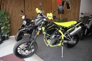 SWM ATX 125 SUPERMOTA 125 — fotografia 1