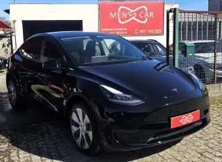 Tesla Model Y RWD — fotografia 1