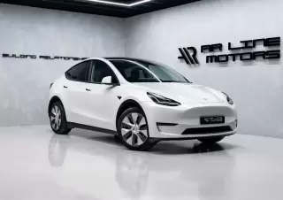 Tesla Model Y Long Range Dual Motor Awd — fotografia 1