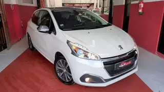 Peugeot 208 1.2 PureTech Allure — fotografia 1