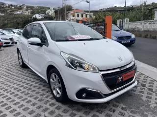 Peugeot 208 1.2 PureTech Access — fotografia 1