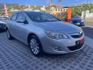 Opel Astra 1.7 CDTI Cosmo — fotografia 1