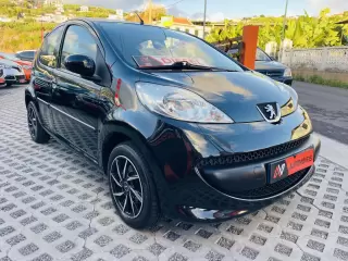 Peugeot 107 1.4 HDi Trendy — fotografia 1