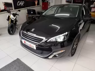 Peugeot 308 130 e-THP Stop & Start Allure — fotografia 1