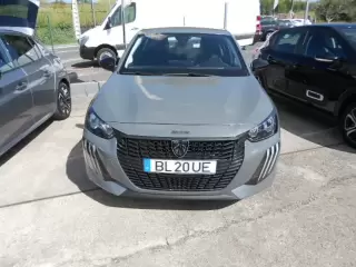 Peugeot 208 II 1.2 PURETECH — fotografia 1