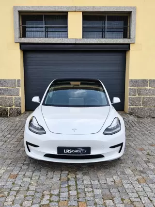 Tesla Model 3 Standard RWD — fotografia 1