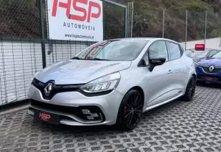 Renault Clio 1.6 T RS TROPHY EDC AKRAPOVIC — fotografia 1