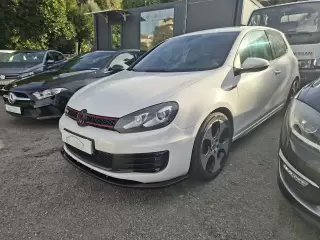 VW Golf 2.0 GTI DSG — fotografia 1