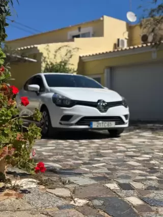 Renault Clio 1.2 16V Confort — fotografia 1