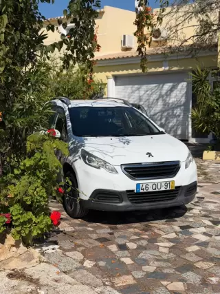 Peugeot 2008 1.2 PureTech — fotografia 1