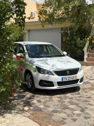 Peugeot 308 1.5 Blue HDi — fotografia 1