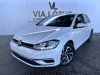 VW Golf 1.6 TDI Confortline — fotografia 1