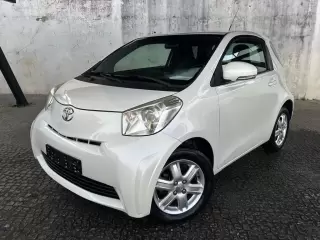Toyota iQ 1.0 VVT-i Essential+AC — fotografia 1