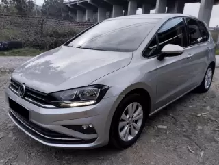 VW Golf 1.6 TDI Confortline — fotografia 1