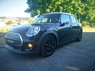 MINI 5 Portas Cooper D Auto — fotografia 1
