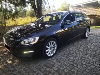 Volvo V60 2.0 D4 Momentum Eco Geartronic — fotografia 1