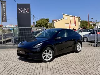 Tesla Model Y Tração Traseira — fotografia 1